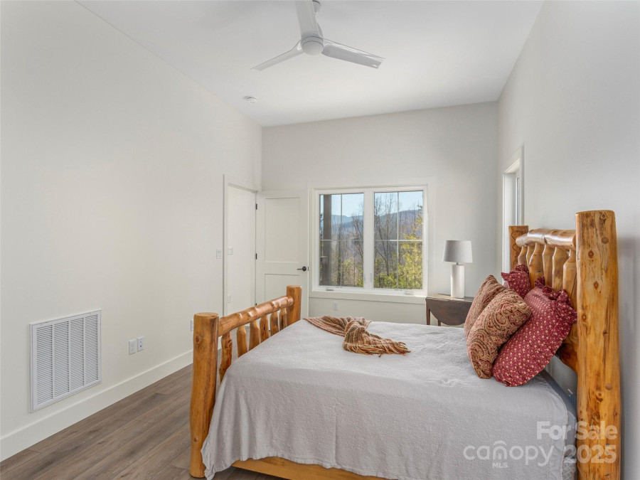 410 Dream Valley Dr Clyde, NC 28721