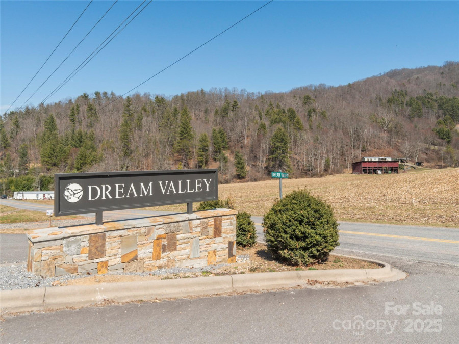 410 Dream Valley Dr Clyde, NC 28721