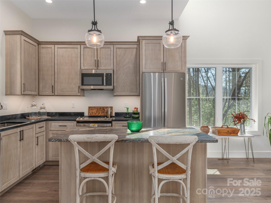 410 Dream Valley Dr Clyde, NC 28721