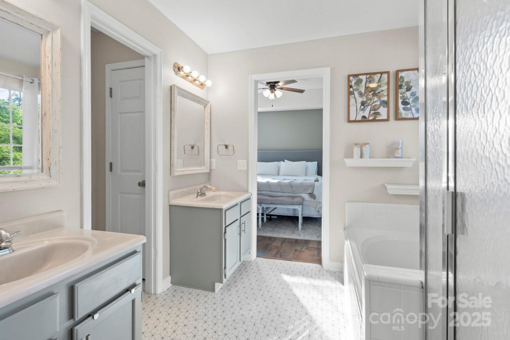 6210 Skyline Dr Charlotte, NC 28269