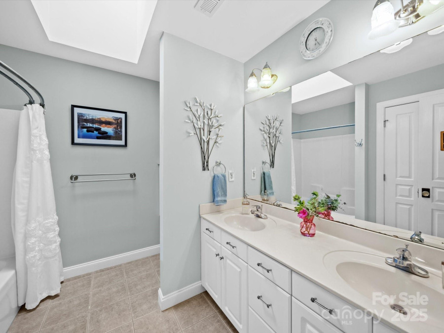 711 Elizabeth Ln Matthews, NC 28105