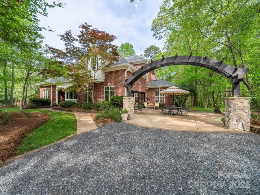 711 Elizabeth Ln Matthews, NC 28105