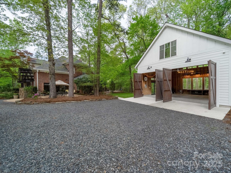 711 Elizabeth Ln Matthews, NC 28105