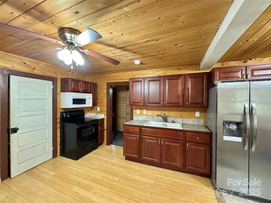 55 Summit View Dr Marshall, NC 28753