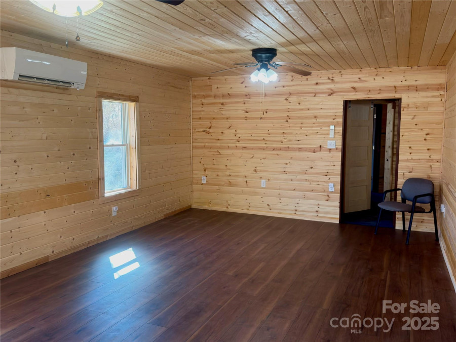 55 Summit View Dr Marshall, NC 28753