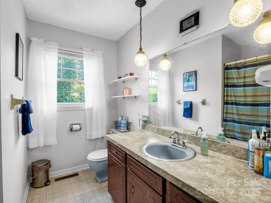 2512 Brevard Rd Hendersonville, NC 28791