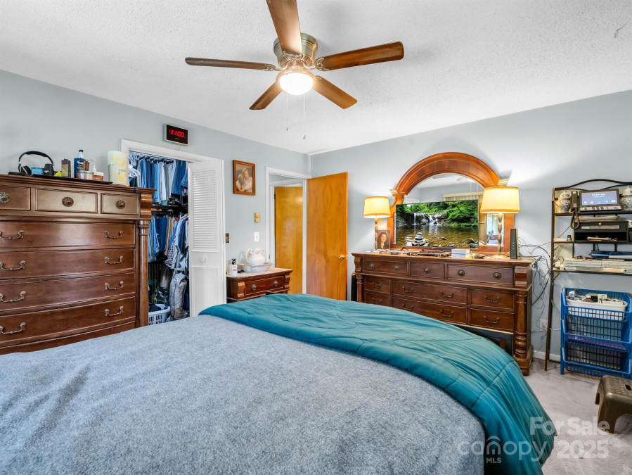2512 Brevard Rd Hendersonville, NC 28791