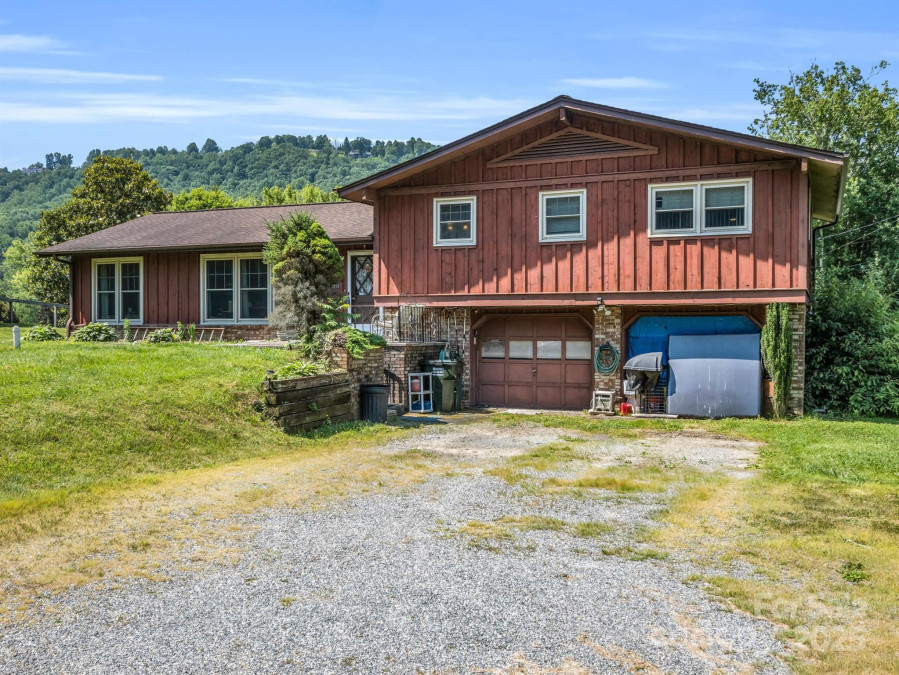 2512 Brevard Rd Hendersonville, NC 28791