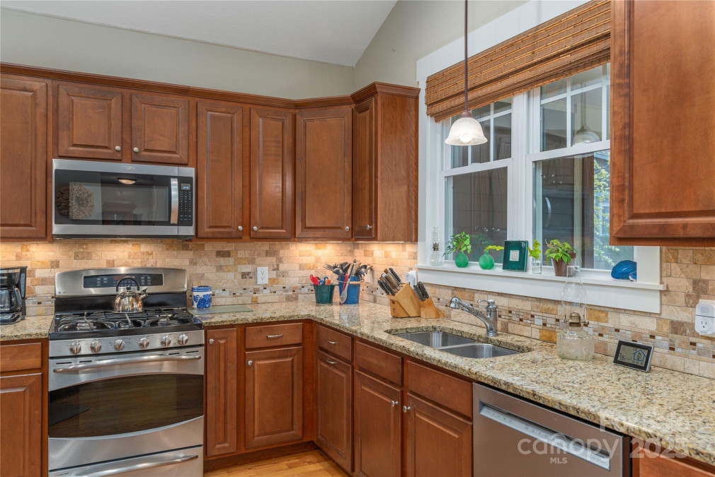 4 Silo View Ct Asheville, NC 28804