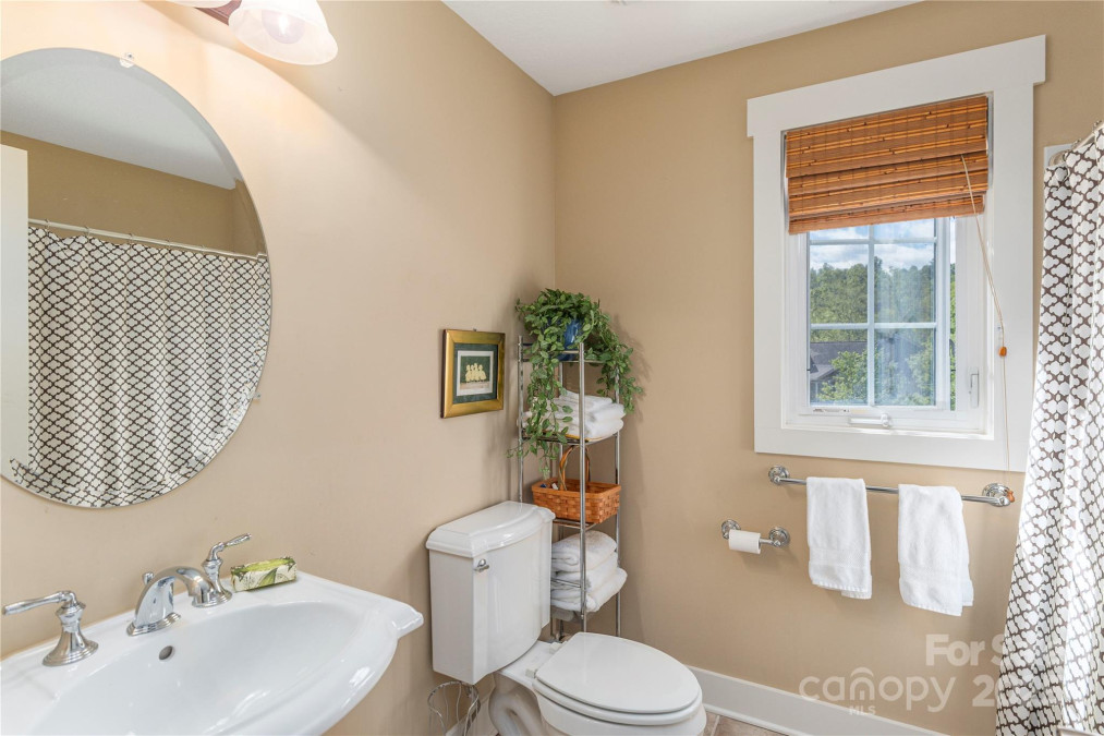 4 Silo View Ct Asheville, NC 28804