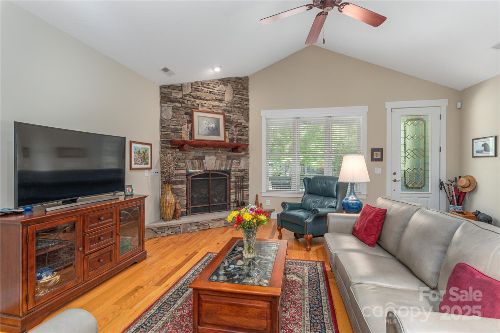 4 Silo View Ct Asheville, NC 28804