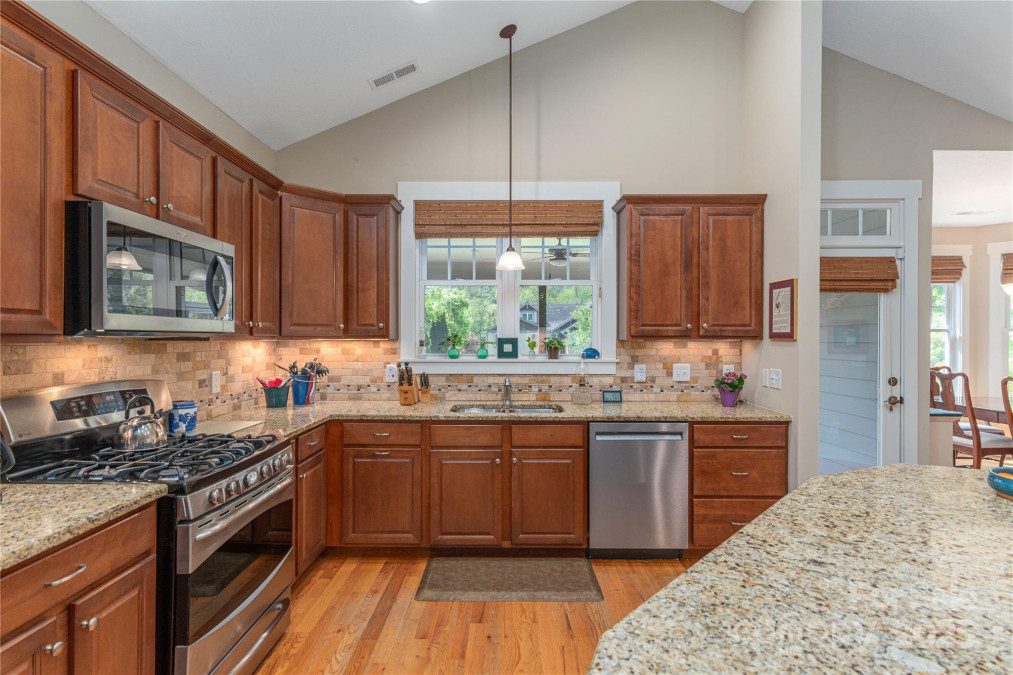 4 Silo View Ct Asheville, NC 28804