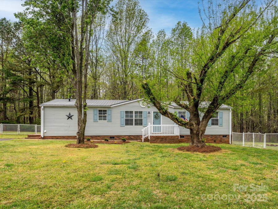 105 Mountain Brook Dr Bessemer City, NC 28016
