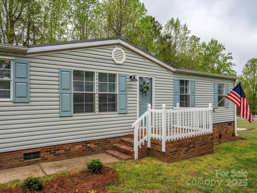 105 Mountain Brook Dr Bessemer City, NC 28016