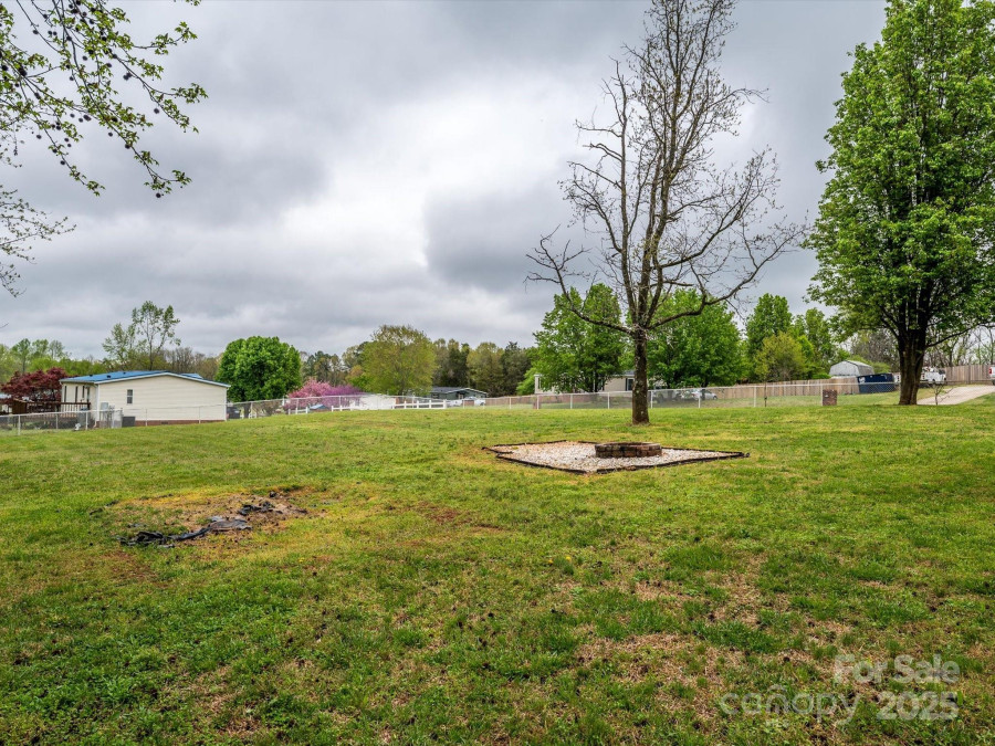 105 Mountain Brook Dr Bessemer City, NC 28016
