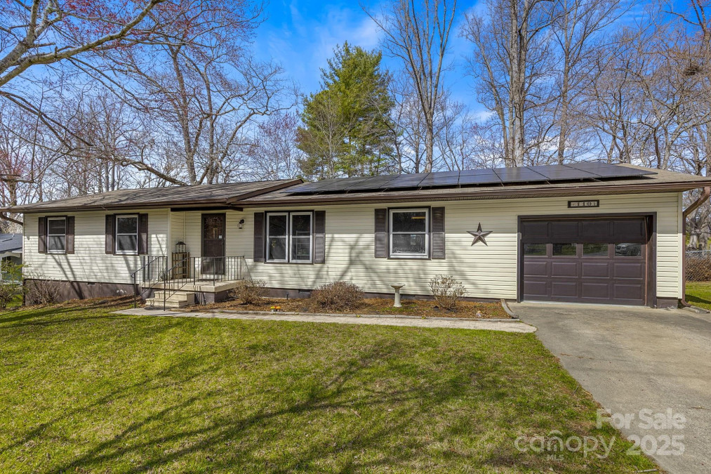 110 Cannon Dr Hendersonville, NC 28792