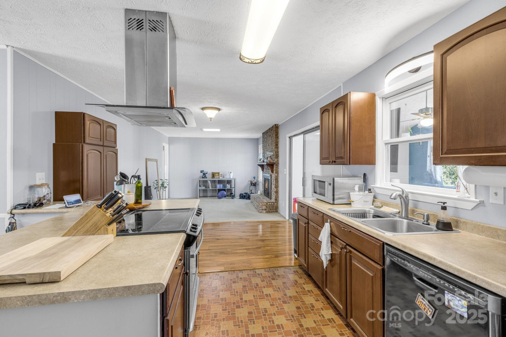110 Cannon Dr Hendersonville, NC 28792