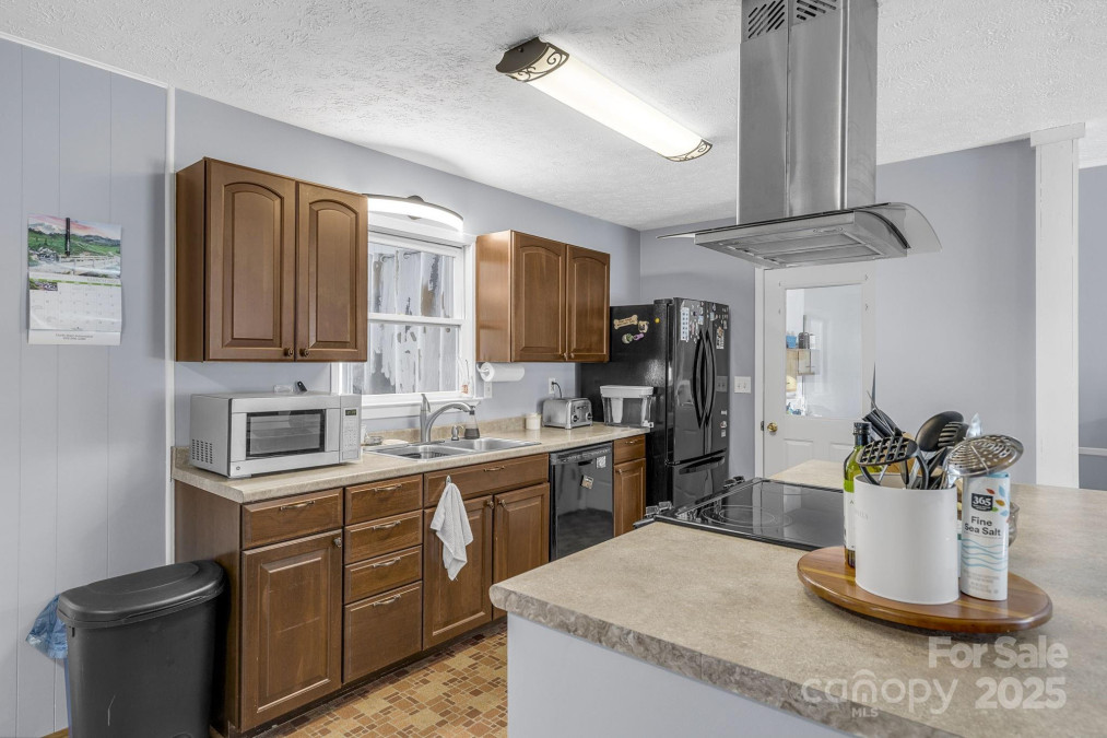 110 Cannon Dr Hendersonville, NC 28792