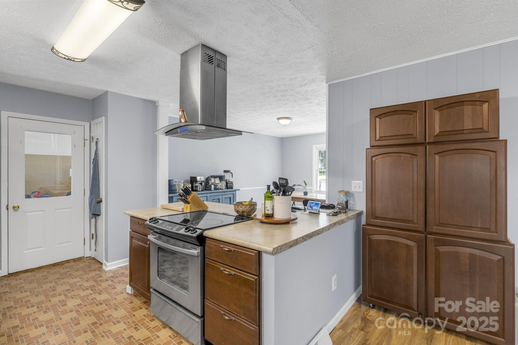 110 Cannon Dr Hendersonville, NC 28792