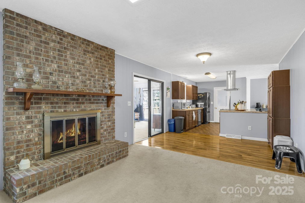 110 Cannon Dr Hendersonville, NC 28792