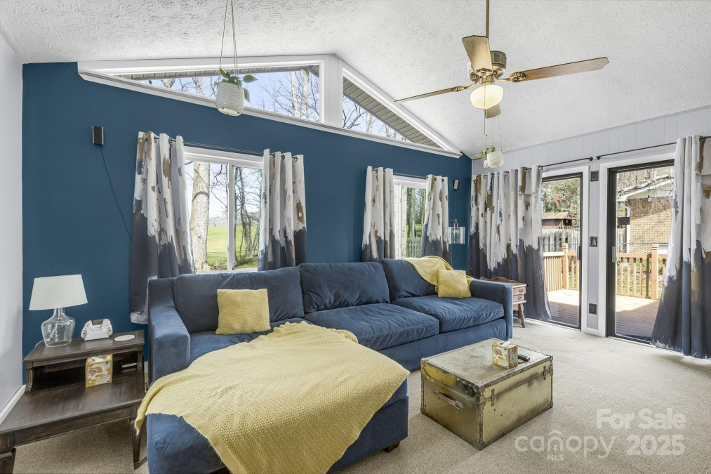110 Cannon Dr Hendersonville, NC 28792
