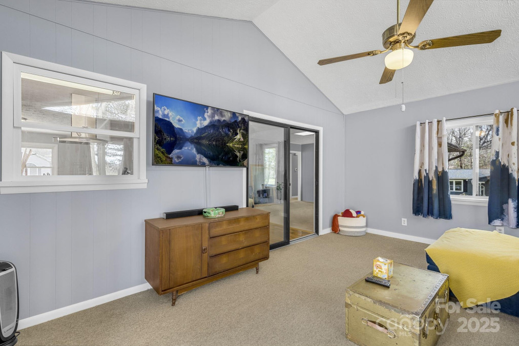 110 Cannon Dr Hendersonville, NC 28792