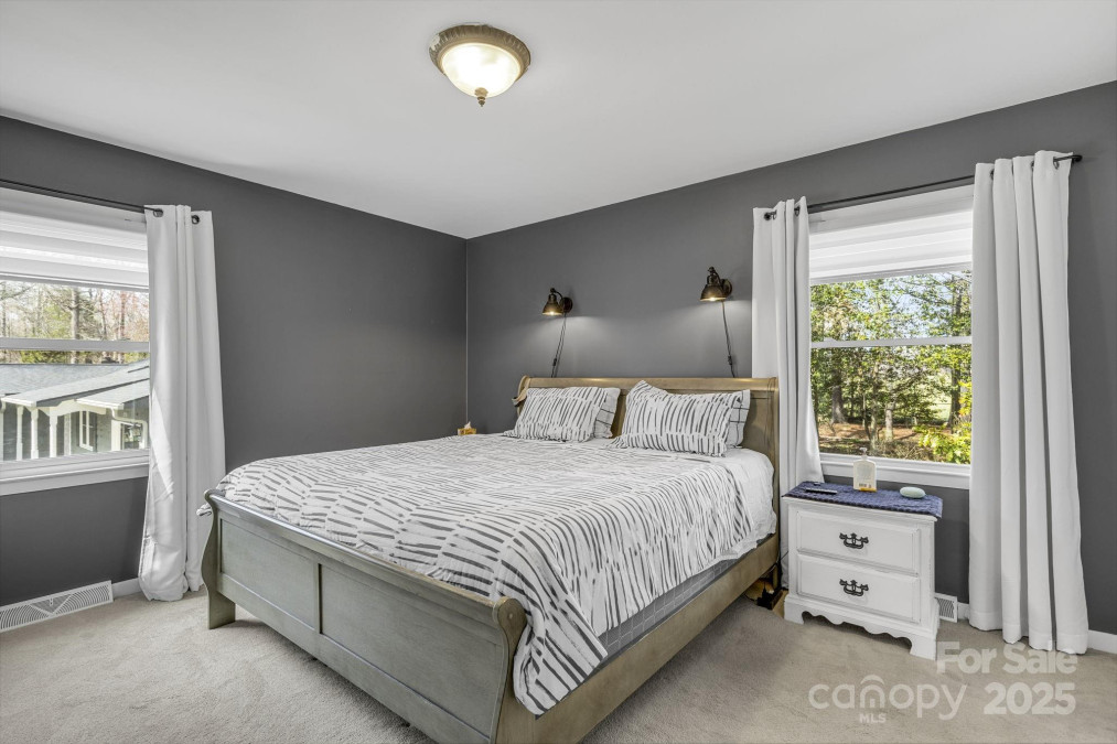 110 Cannon Dr Hendersonville, NC 28792