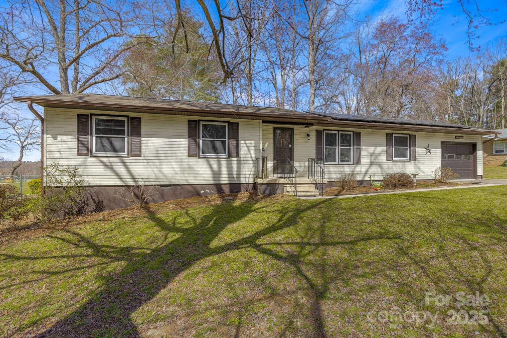 110 Cannon Dr Hendersonville, NC 28792