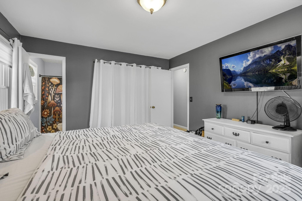 110 Cannon Dr Hendersonville, NC 28792