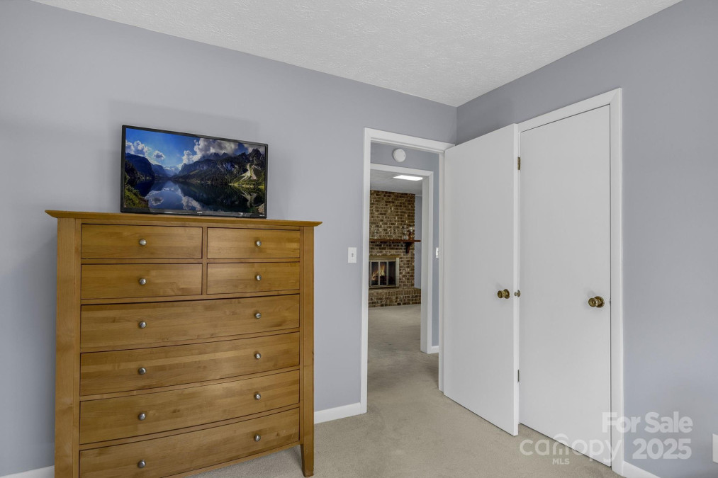 110 Cannon Dr Hendersonville, NC 28792