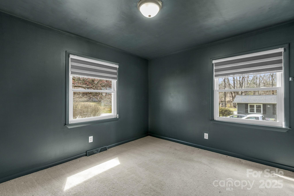 110 Cannon Dr Hendersonville, NC 28792