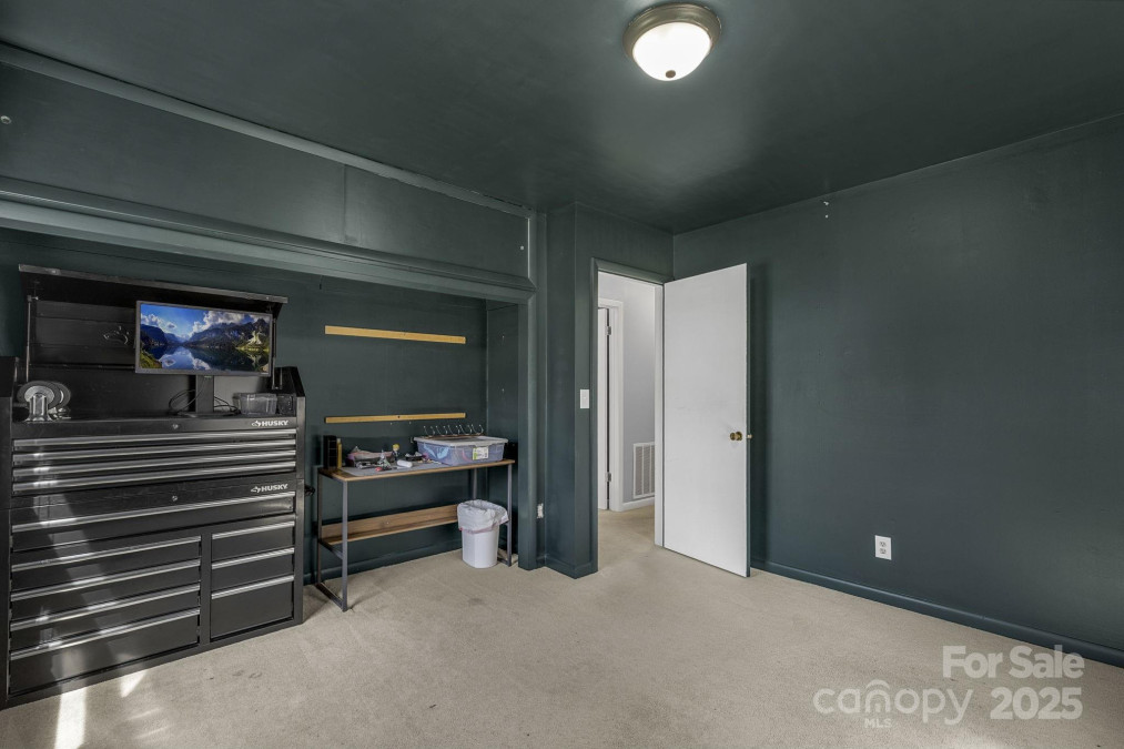 110 Cannon Dr Hendersonville, NC 28792