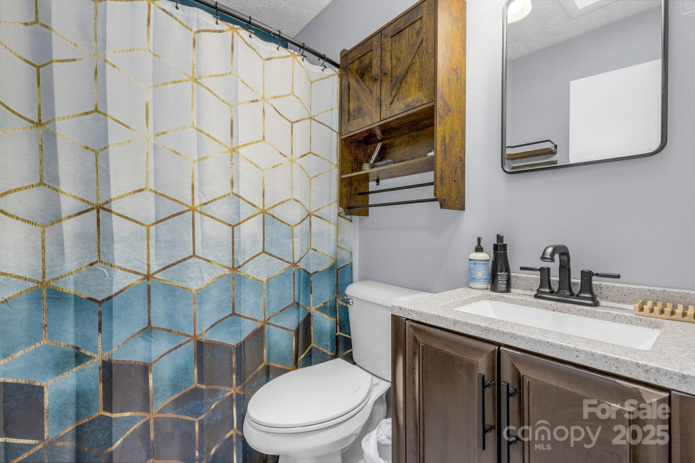 110 Cannon Dr Hendersonville, NC 28792
