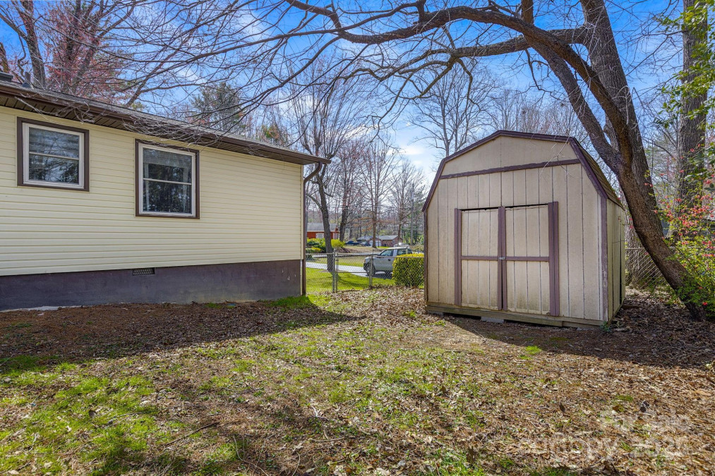 110 Cannon Dr Hendersonville, NC 28792
