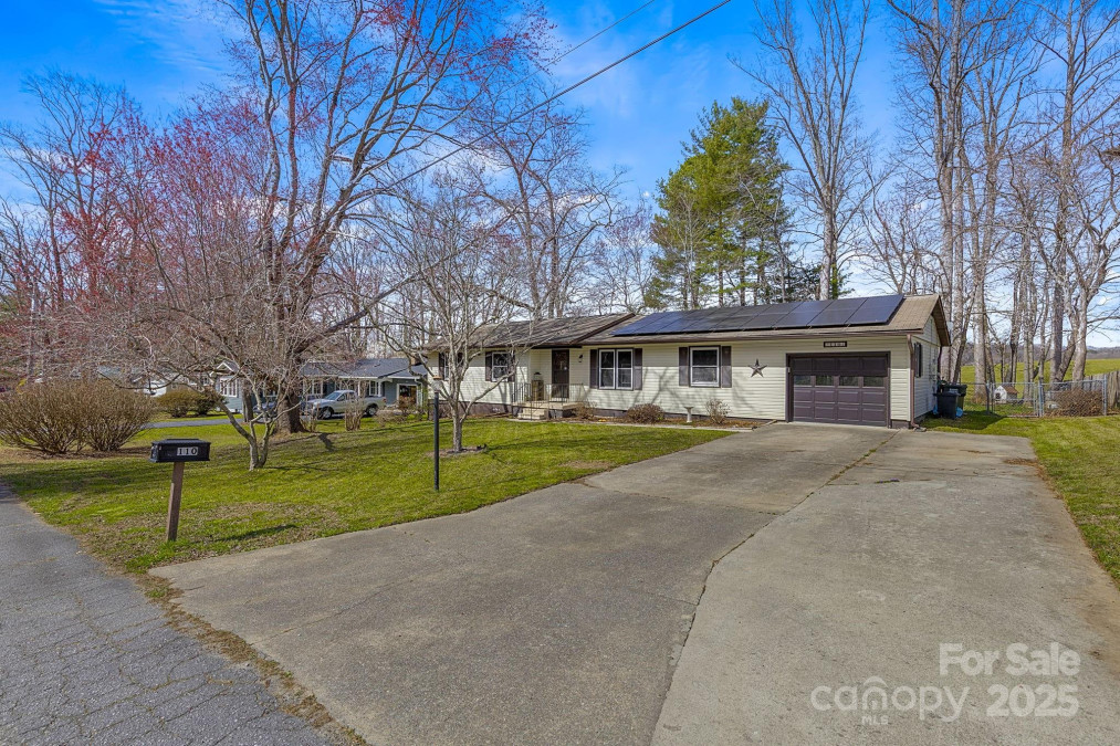 110 Cannon Dr Hendersonville, NC 28792