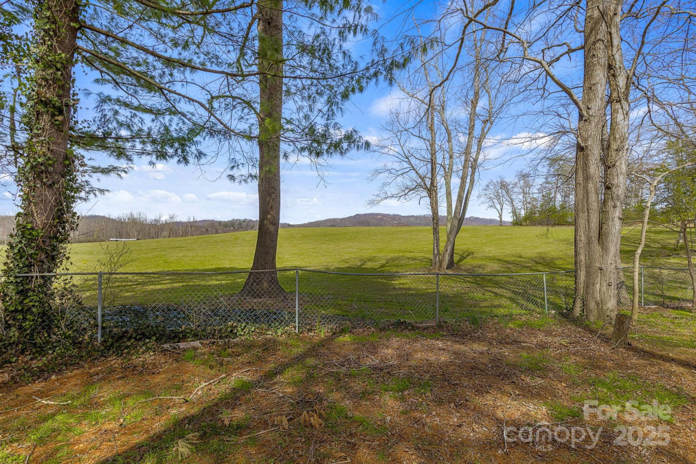 110 Cannon Dr Hendersonville, NC 28792