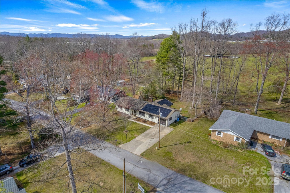 110 Cannon Dr Hendersonville, NC 28792