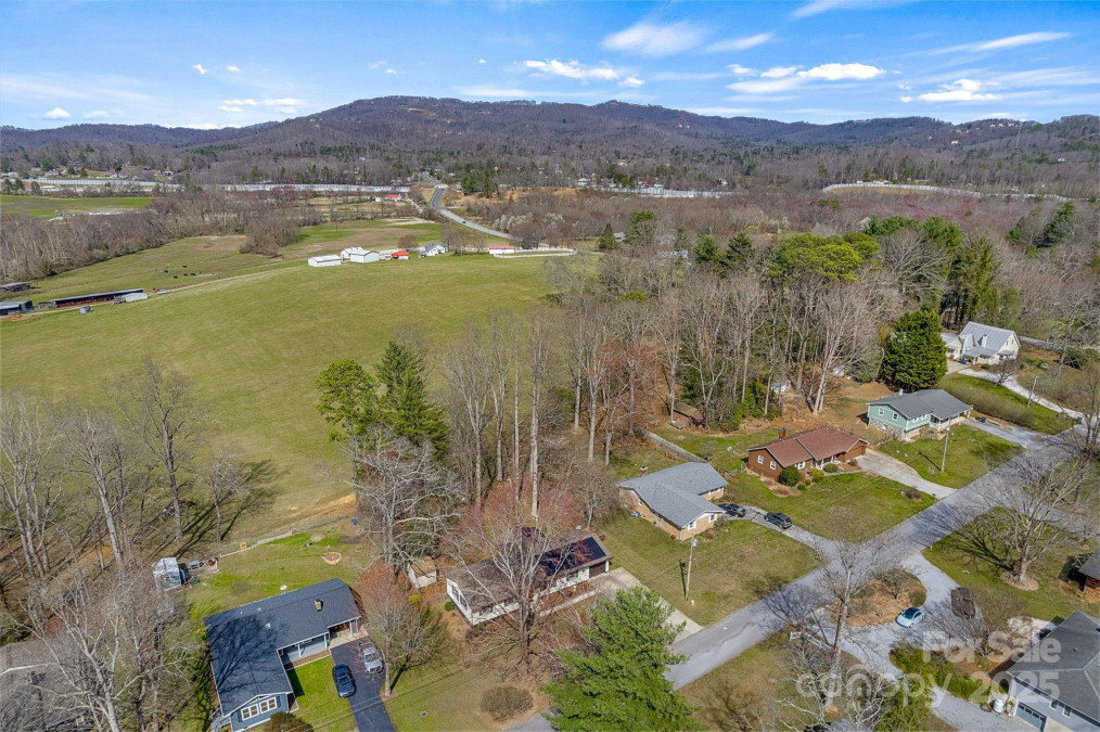 110 Cannon Dr Hendersonville, NC 28792