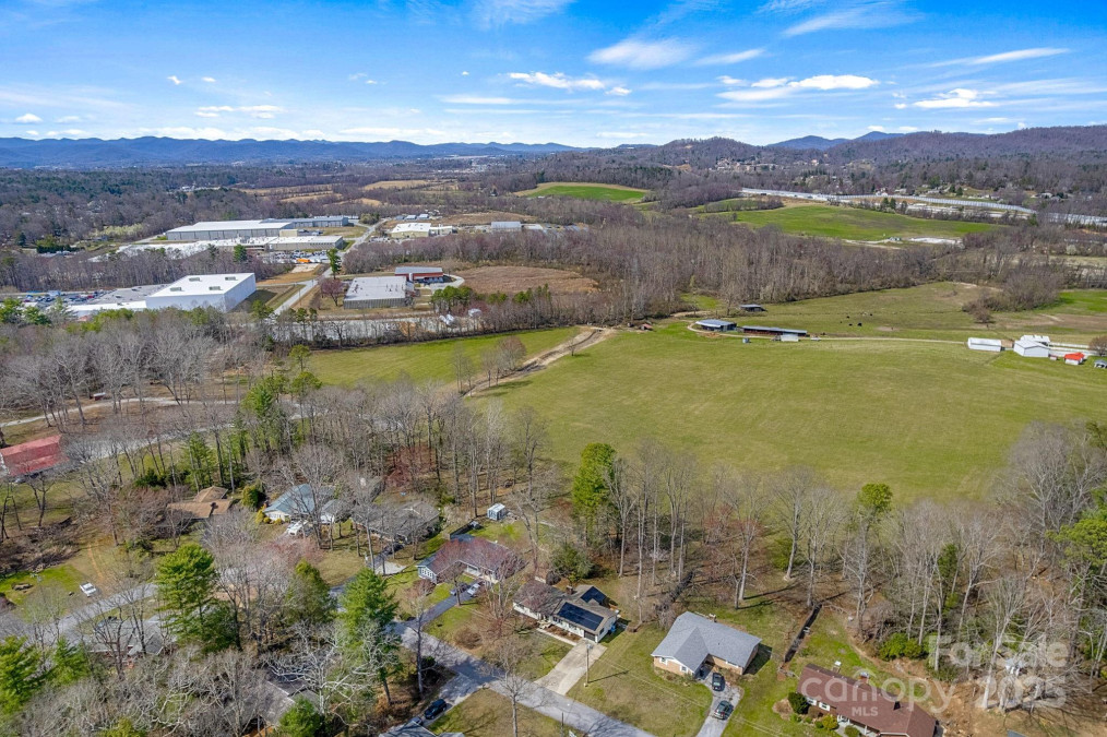 110 Cannon Dr Hendersonville, NC 28792