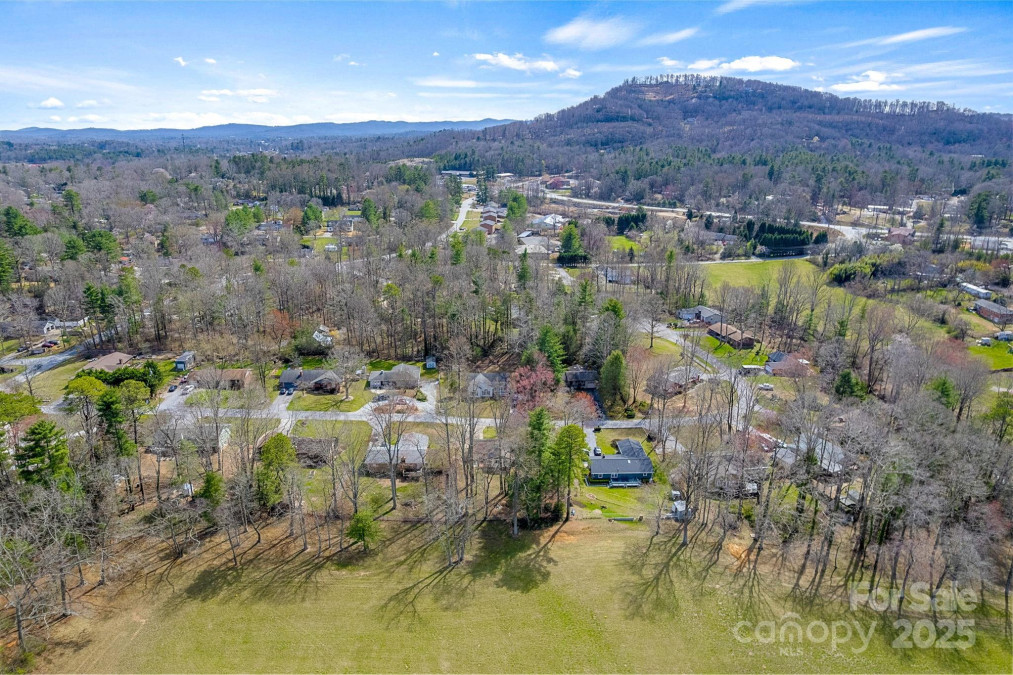 110 Cannon Dr Hendersonville, NC 28792