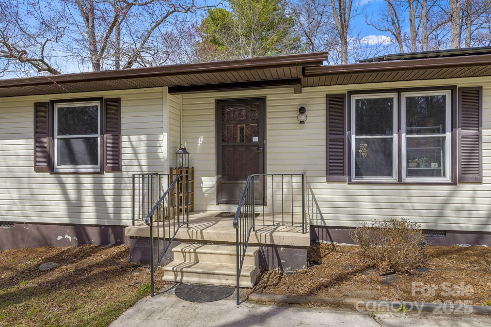 110 Cannon Dr Hendersonville, NC 28792