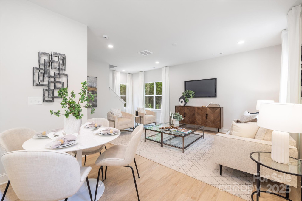 2544 Pinestream Dr Charlotte, NC 28216