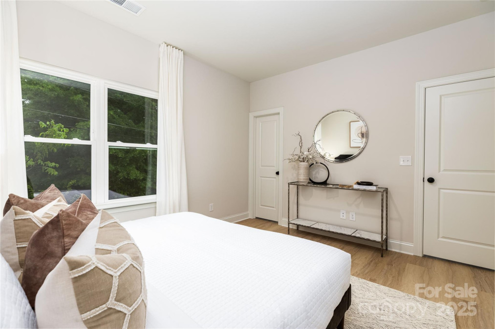 2544 Pinestream Dr Charlotte, NC 28216