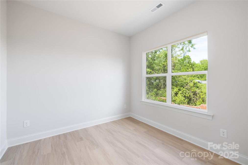 2544 Pinestream Dr Charlotte, NC 28216
