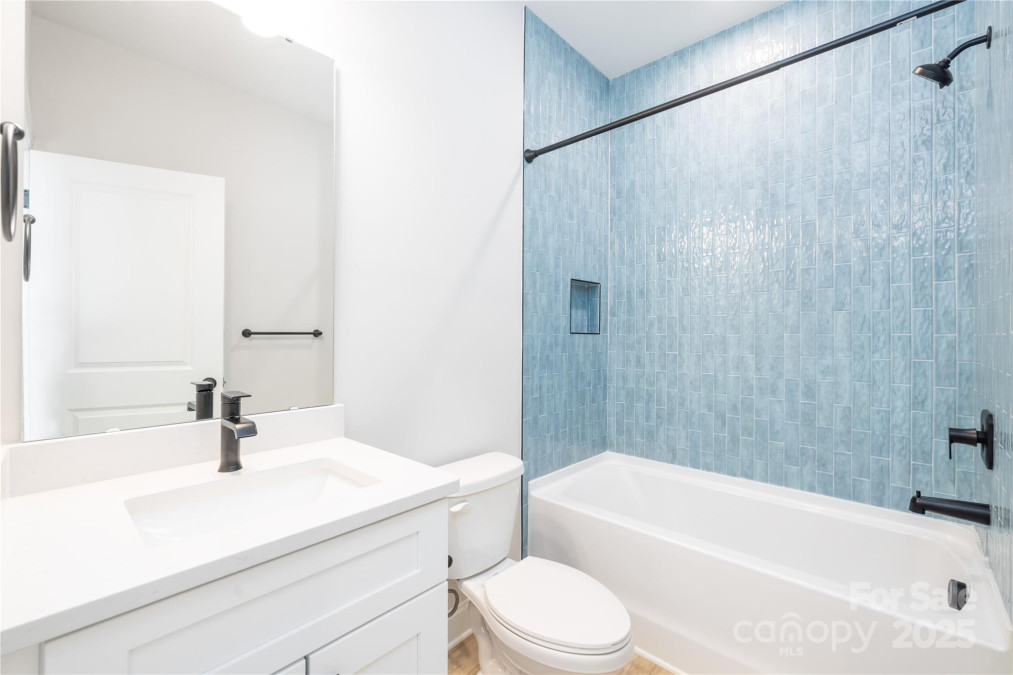 2544 Pinestream Dr Charlotte, NC 28216