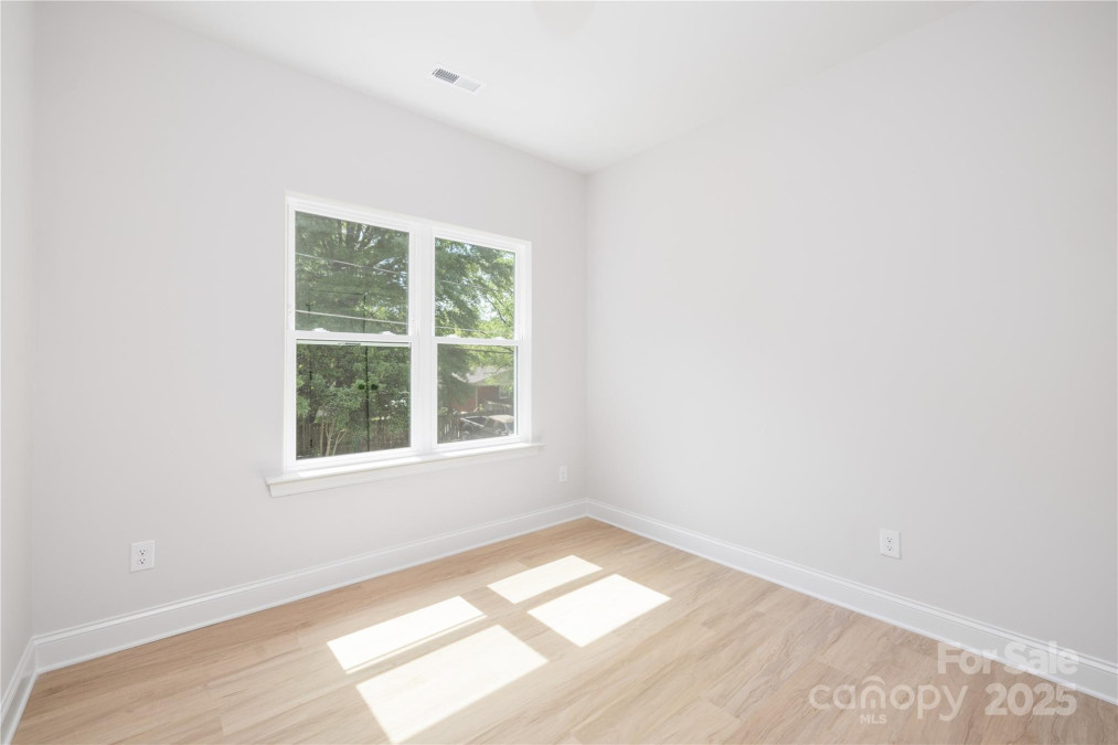 2544 Pinestream Dr Charlotte, NC 28216