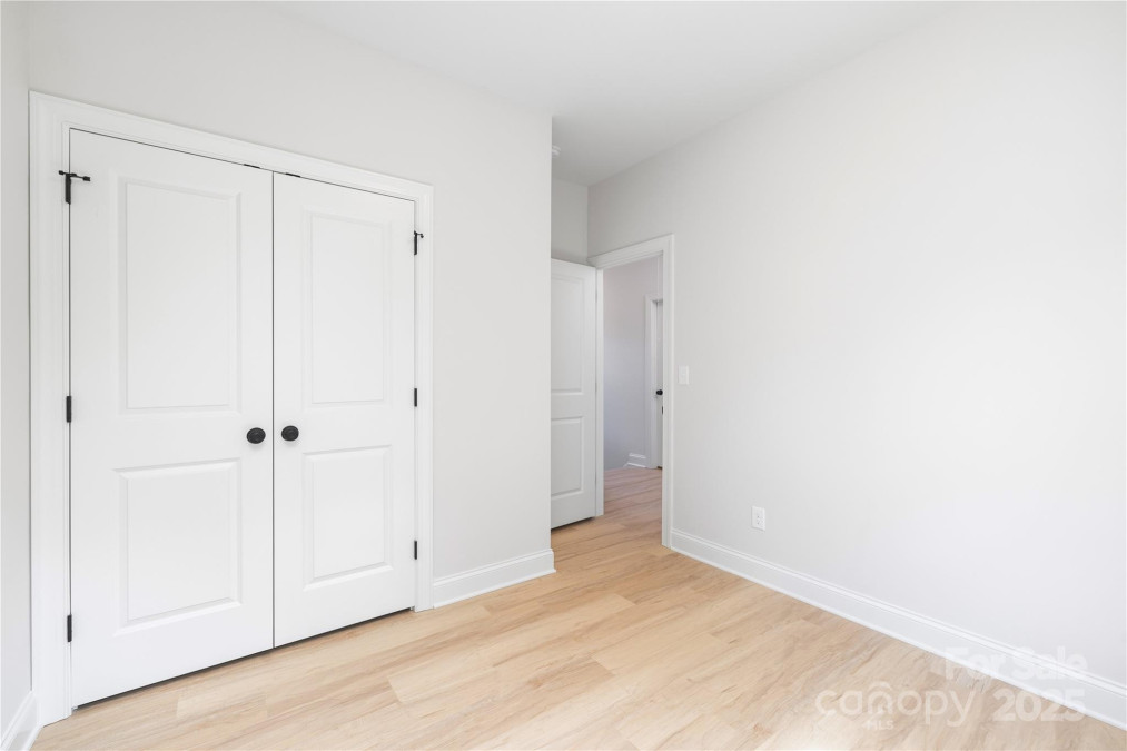 2544 Pinestream Dr Charlotte, NC 28216