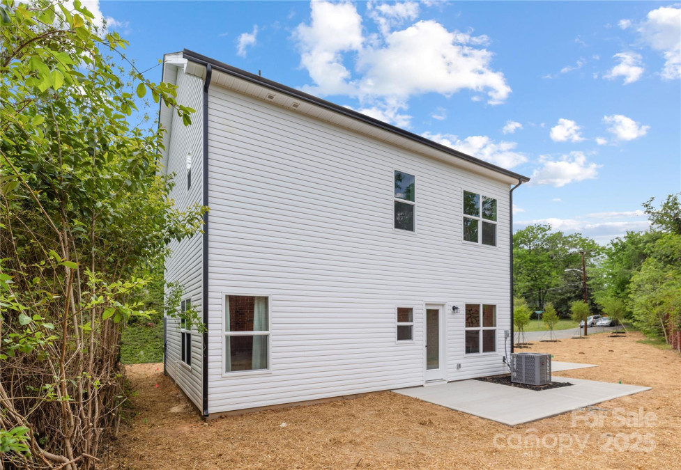 2544 Pinestream Dr Charlotte, NC 28216
