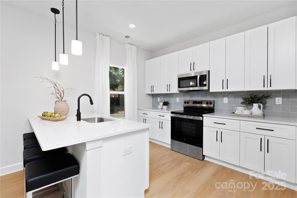 2544 Pinestream Dr Charlotte, NC 28216