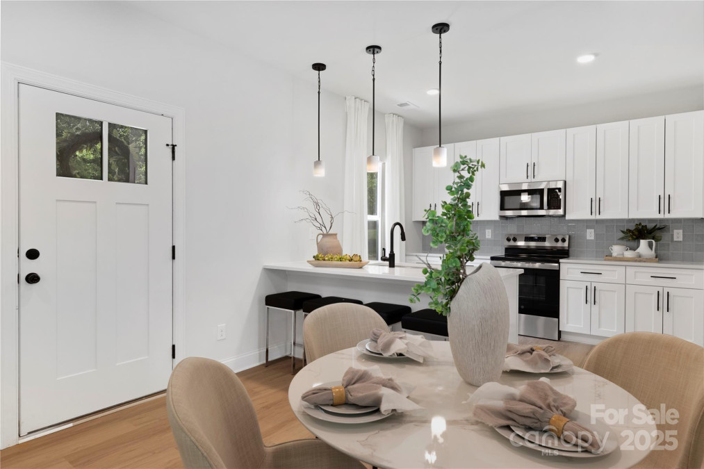 2544 Pinestream Dr Charlotte, NC 28216